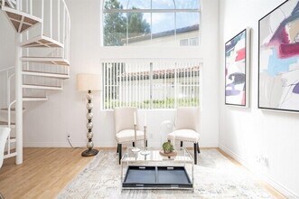 701 Eastshore Terrace in Chula Vista, CA - Foto de edificio - Building Photo