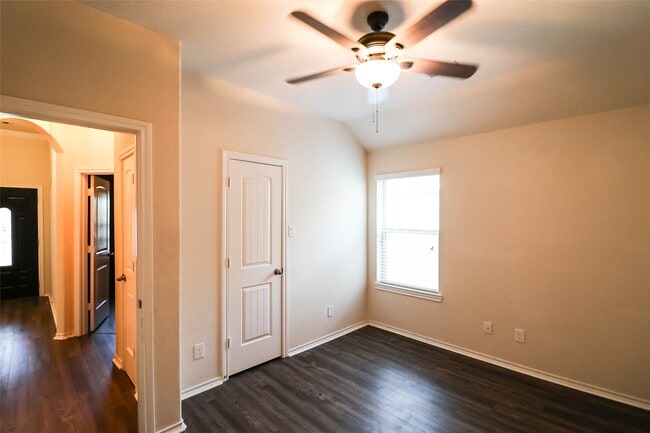 property at 1727 Kilmory Ct