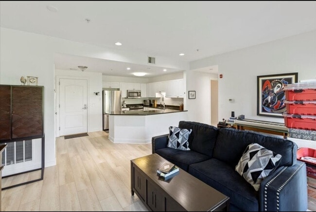 614 Pond St, Unit 1303 in Braintree, MA - Building Photo - Building Photo