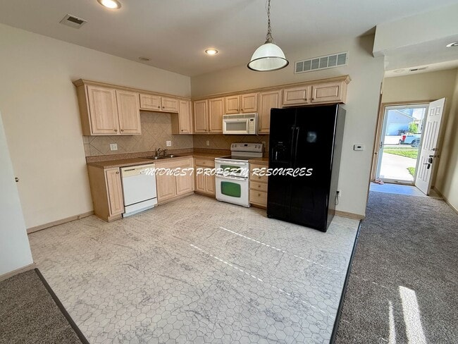 1010 Renee Lynde Dr in Pleasant Hill, MO - Building Photo - Building Photo