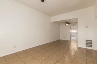 5352 N 60th Ave in Glendale, AZ - Building Photo - Building Photo