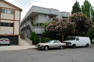 310 E Santa Anita Ave in Burbank, CA - Building Photo - Building Photo