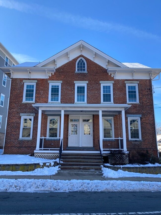 24 Veterans Memorial Dr E in Somerville, NJ - Building Photo - Building Photo