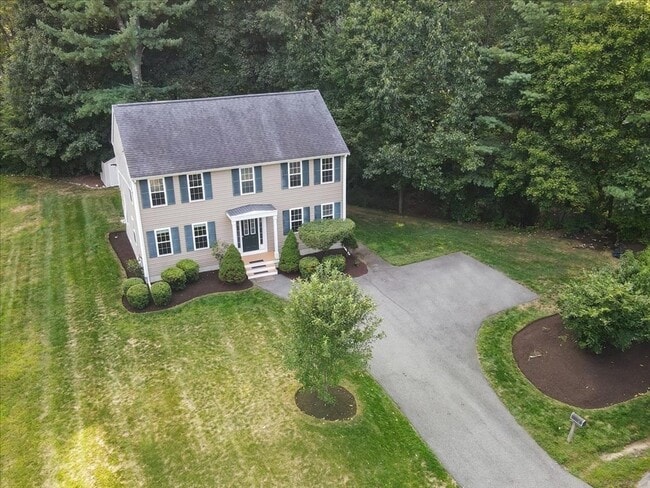 37 Forest Rd in Millis, MA - Building Photo - Building Photo