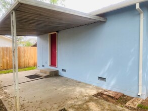 6113-6115 Dewey Dr in Citrus Heights, CA - Building Photo - Building Photo