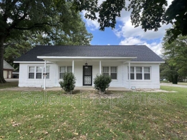 property at 1600 W Nettleton Ave