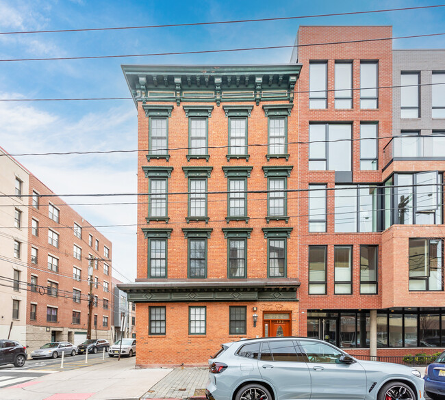 133 Grand St in Hoboken, NJ - Foto de edificio - Building Photo