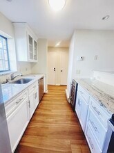 183 Loomis Dr in West Hartford, CT - Building Photo - Building Photo