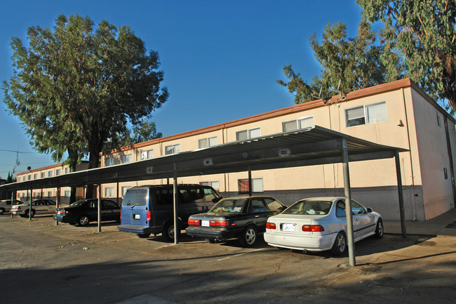 225 W Benjamin Holt Dr in Stockton, CA - Building Photo - Building Photo