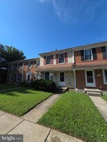 8803 Hayshed Ln in Columbia, MD - Building Photo