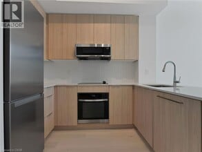 2501 Saw Whet Blvd. in Oakville, ON - Building Photo - Building Photo