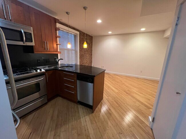 324 Baldwin Ave in Jersey City, NJ - Building Photo - Building Photo