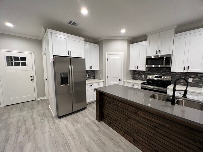 409 Canal St in Port Neches, TX - Building Photo - Building Photo