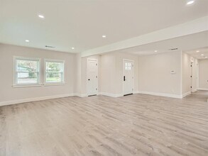5804 Eureka Dr in Austin, TX - Building Photo - Building Photo