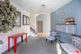 5831 Carlton Way in Los Angeles, CA - Building Photo