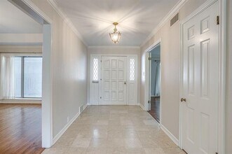 2400 Winton Terrace W in Fort Worth, TX - Building Photo - Building Photo