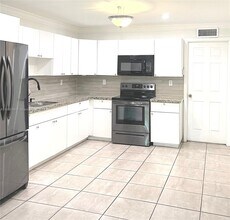 13921 NE 20th Ct-Unit -2 in North Miami Beach, FL - Building Photo - Building Photo