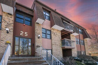 290 Alpine Way in Woodbridge Township, NJ - Building Photo - Building Photo