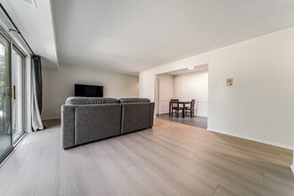 1930 King James Pkwy in Westlake, OH - Building Photo - Building Photo