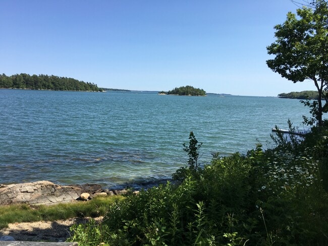 383 Lower Flying Point Rd in Freeport, ME - Building Photo - Building Photo