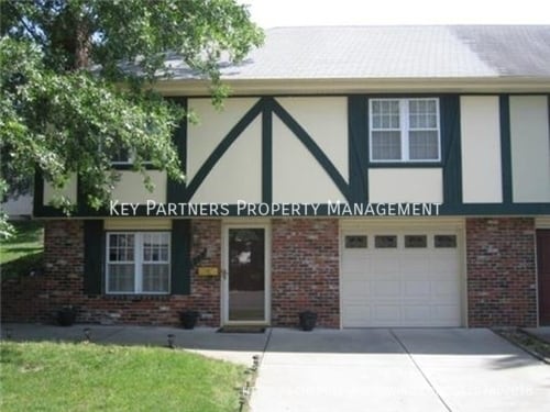 7175 NW Chapel Woods Cir in Kansas City, MO - Building Photo - Building Photo