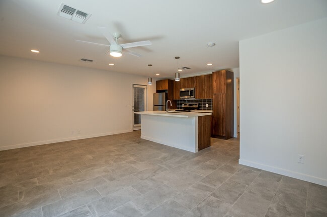 6227 N 13th Plz, Unit 3