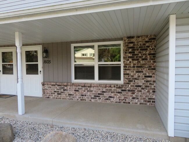 property at 1605-1607 Briarwood Ln