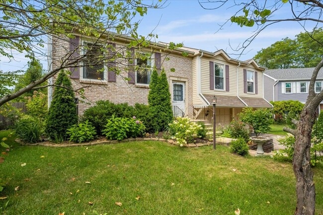 property at 371 Larchmont Ct
