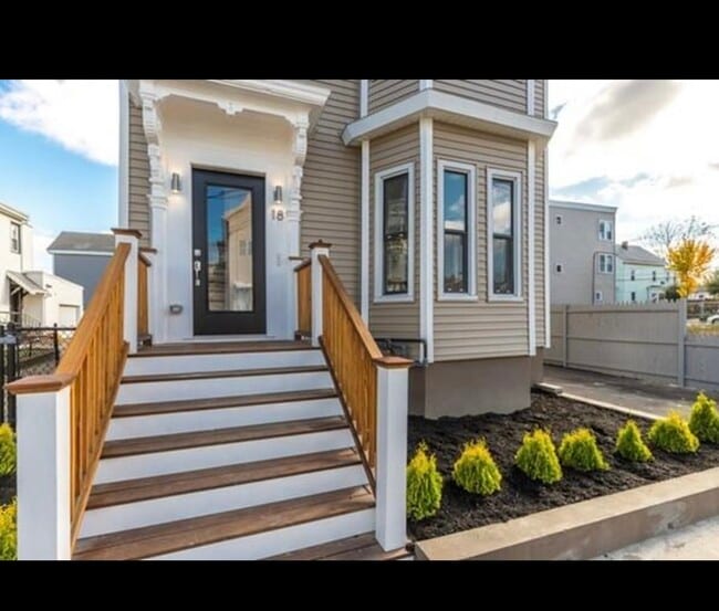 18 Rush St, Unit 2A in Somerville, MA - Foto de edificio - Building Photo
