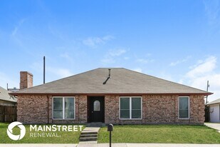 1730 Lombard St, Unit 523 in Garland, TX - Building Photo