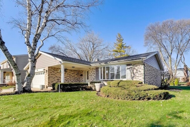 2616 N Dryden Pl in Arlington Heights, IL - Building Photo - Building Photo