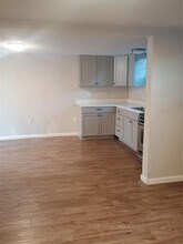 605 E Hunnicutt St-Unit -B in Baytown, TX - Building Photo - Building Photo