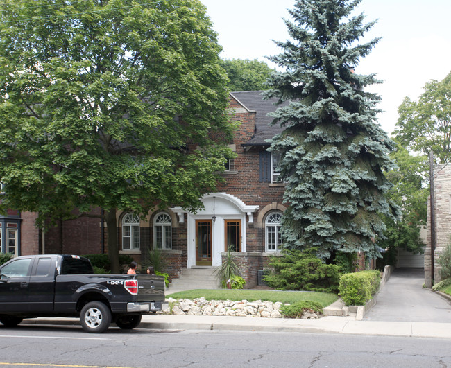 188-190 St Clair Ave E in Toronto, ON - Building Photo - Primary Photo