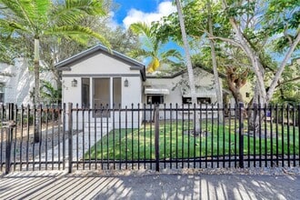 52 NW 47th Terrace in Miami, FL - Foto de edificio - Building Photo