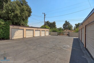 227 N Mountain Ave in Monrovia, CA - Building Photo - Building Photo