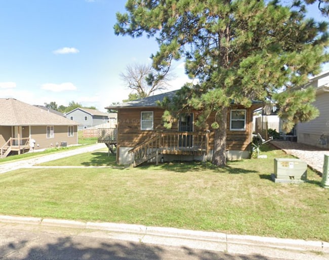 property at 708 N Harrington Ave