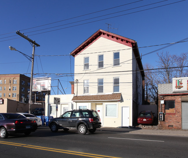 13 Cherry St in Waterbury, CT - Building Photo - Building Photo