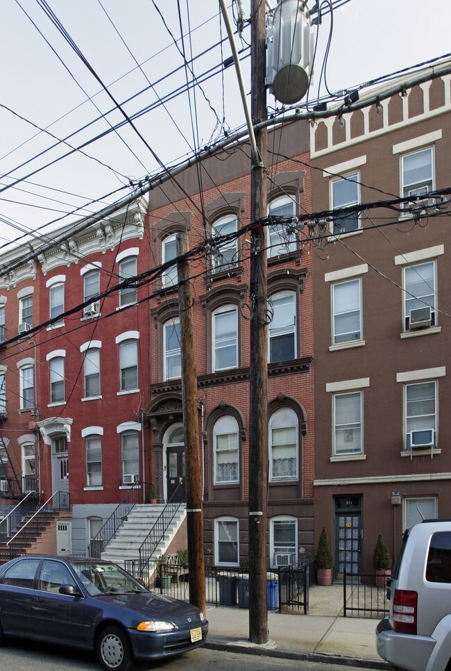 613 Hudson St in Hoboken, NJ - Building Photo - Building Photo
