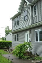 60 Morgan Dr in Edison, NJ - Foto de edificio - Building Photo
