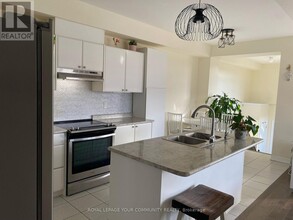84 Carondale Square in East Gwillimbury, ON - Building Photo - Building Photo