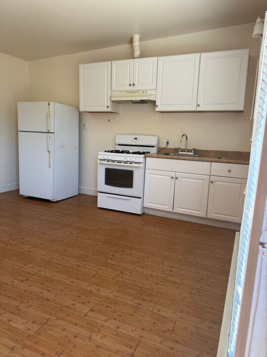 405 E Cook St in Santa Maria, CA - Building Photo