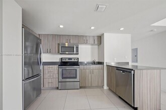 910 West Ave, Unit 0601 in Miami Beach, FL - Building Photo - Building Photo