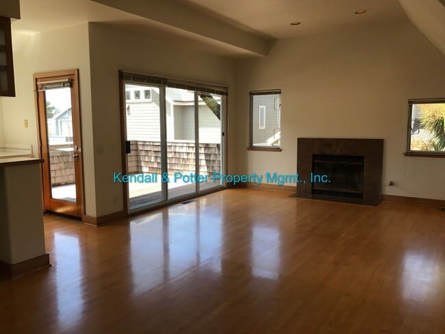 437 Alta Loma Ln in Santa Cruz, CA - Building Photo - Building Photo