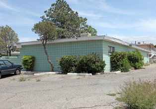 300 Charleston NE in Albuquerque, NM - Foto de edificio - Building Photo