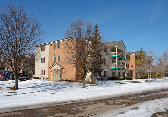 Twin Towers Place in Dayton, OH - Building Photo - Building Photo