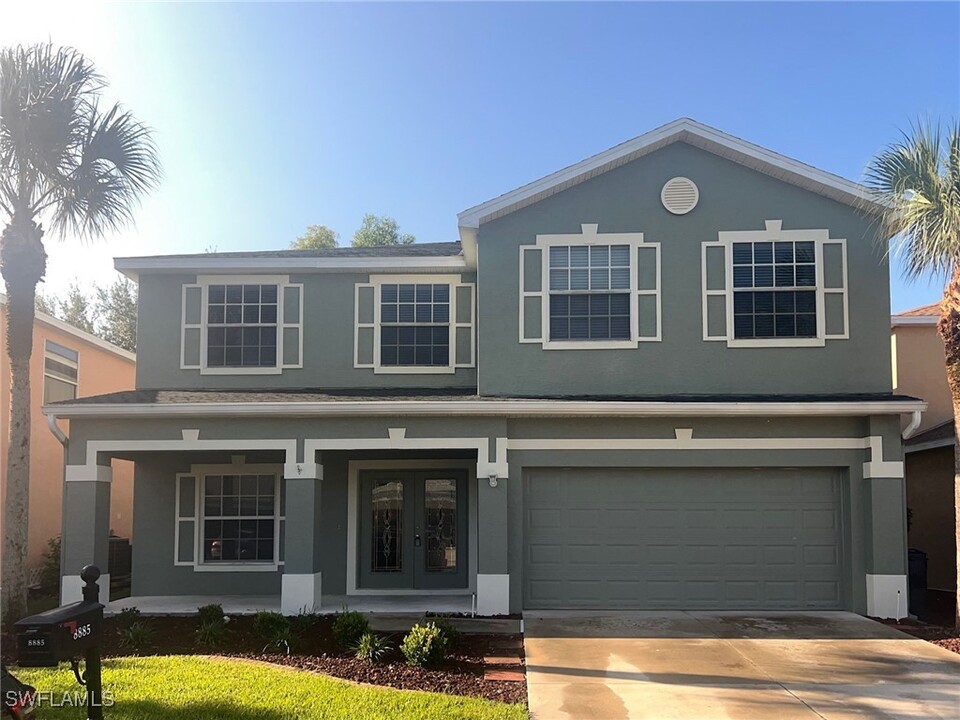 8885 Fawn Ridge Dr in Ft. Myers, FL - Building Photo