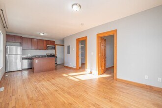 2630 N Bartlett Ave, Unit Lower Rear in Milwaukee, WI - Building Photo - Building Photo