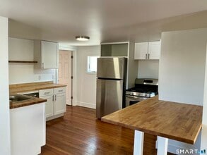 74 Liberty St in Stonington, CT - Foto de edificio - Building Photo