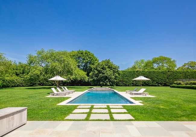 59 First Neck Lane in Southampton, NY - Building Photo - Building Photo