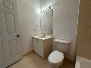 2641 NE 4th St, Unit 204 in Homestead, FL - Building Photo - Building Photo